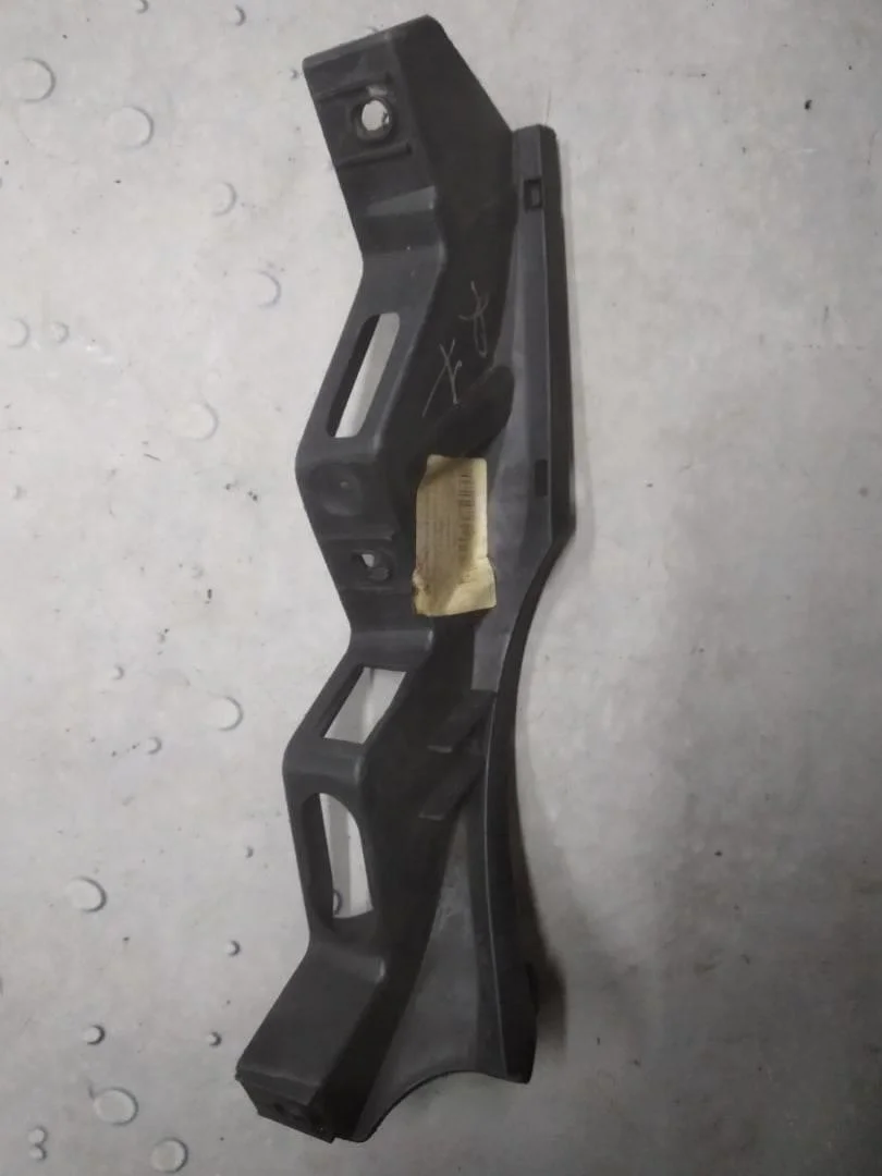 Направляющая переднего бампера правая VW Passat 2005-2010 B6