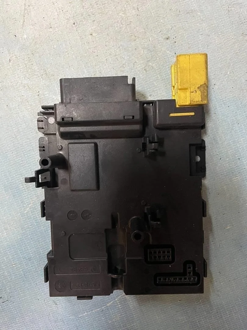 Модуль подрулевых переключателей VW Passat 2005-2010 B6