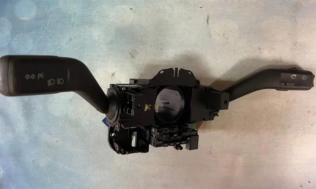 Подрулевой переключатель сборе VW Passat 2005-2010 B6