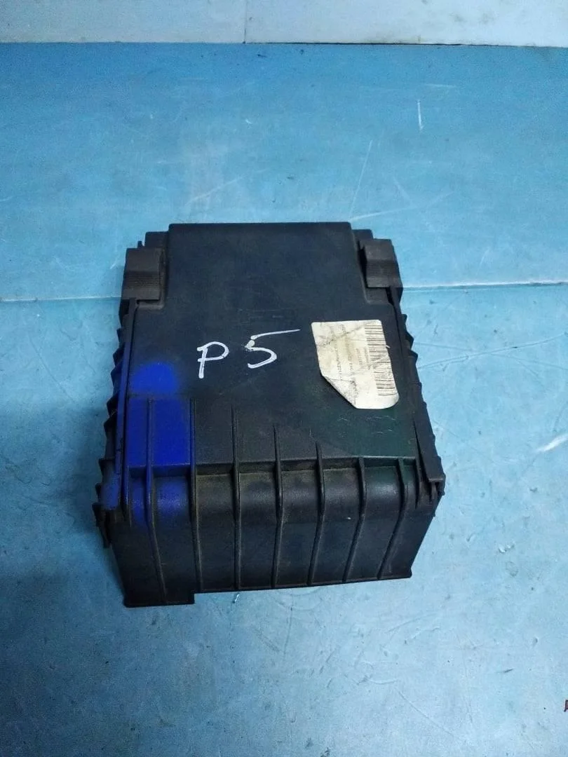 Крышка блока предохранителей VW Passat 2005-2010 B6