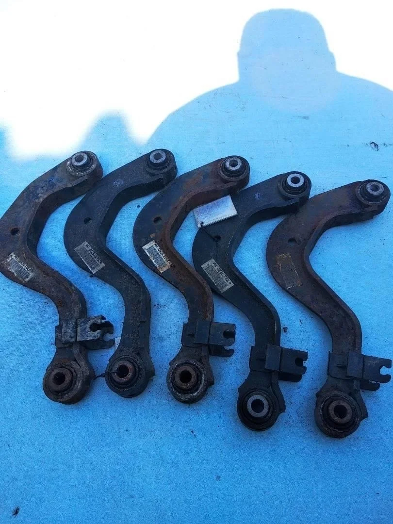 Рычаг верхний VW Passat 2005-2010 B6