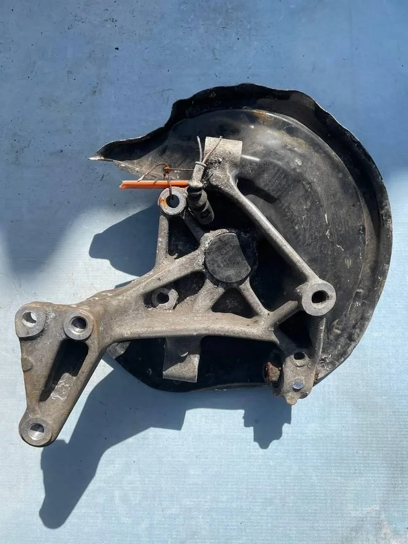 Кулак поворотный задний правый VW Passat 2005-2010 B6