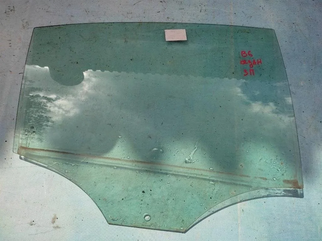 Стекло двери заднее правое седан VW Passat 2005-2010 B6