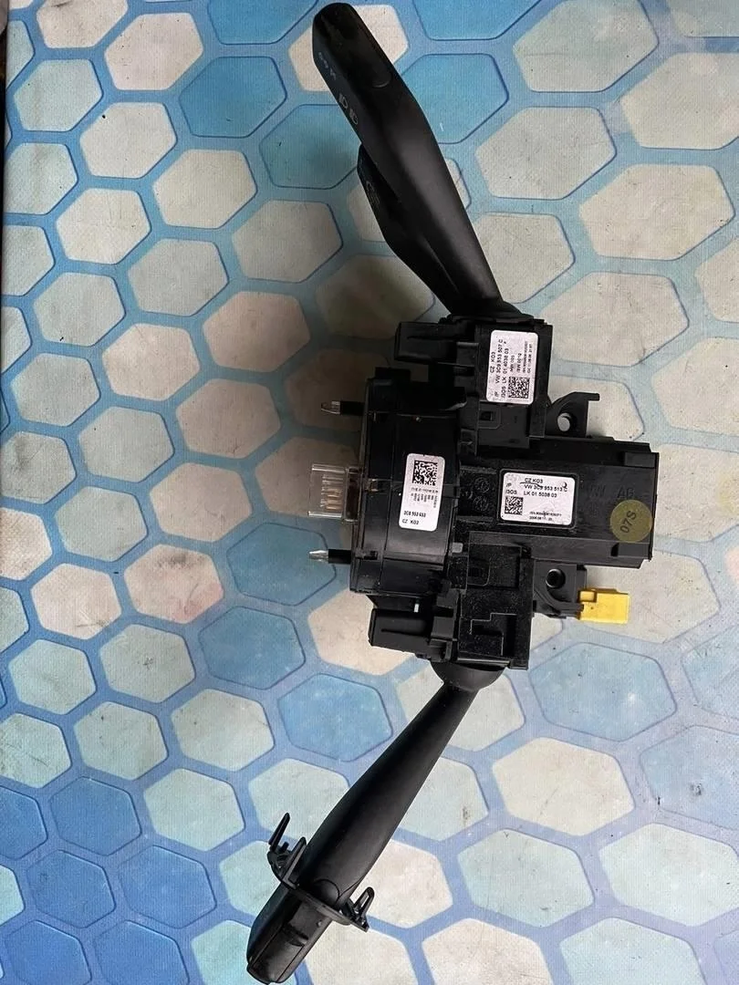 Подрулевой переключатель сборе VW Passat 2005-2010 B6