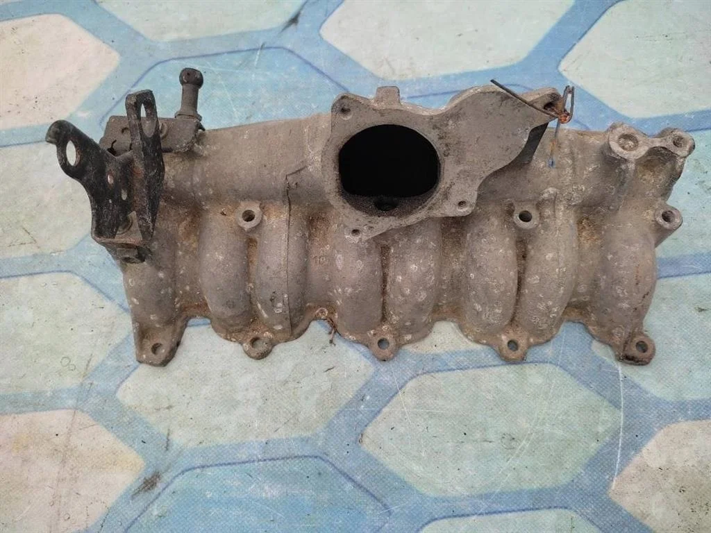 Коллектор впускной VW Passat 2005-2010 B6