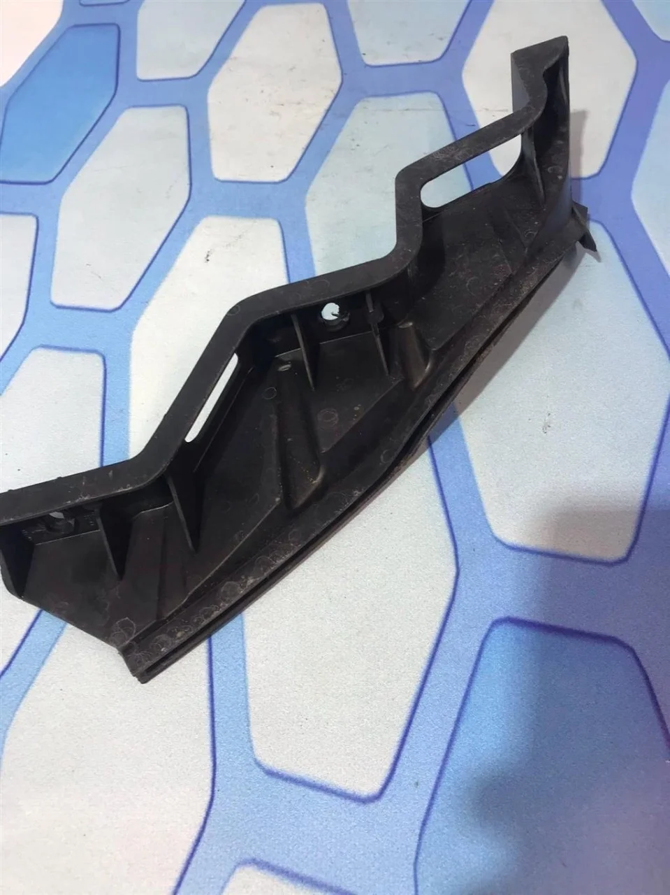 Кронштейн переднего бампера правый VW Passat 2005-2010 B6