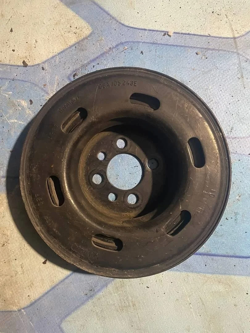 Шкив коленвала VW Passat 2005-2010 B6