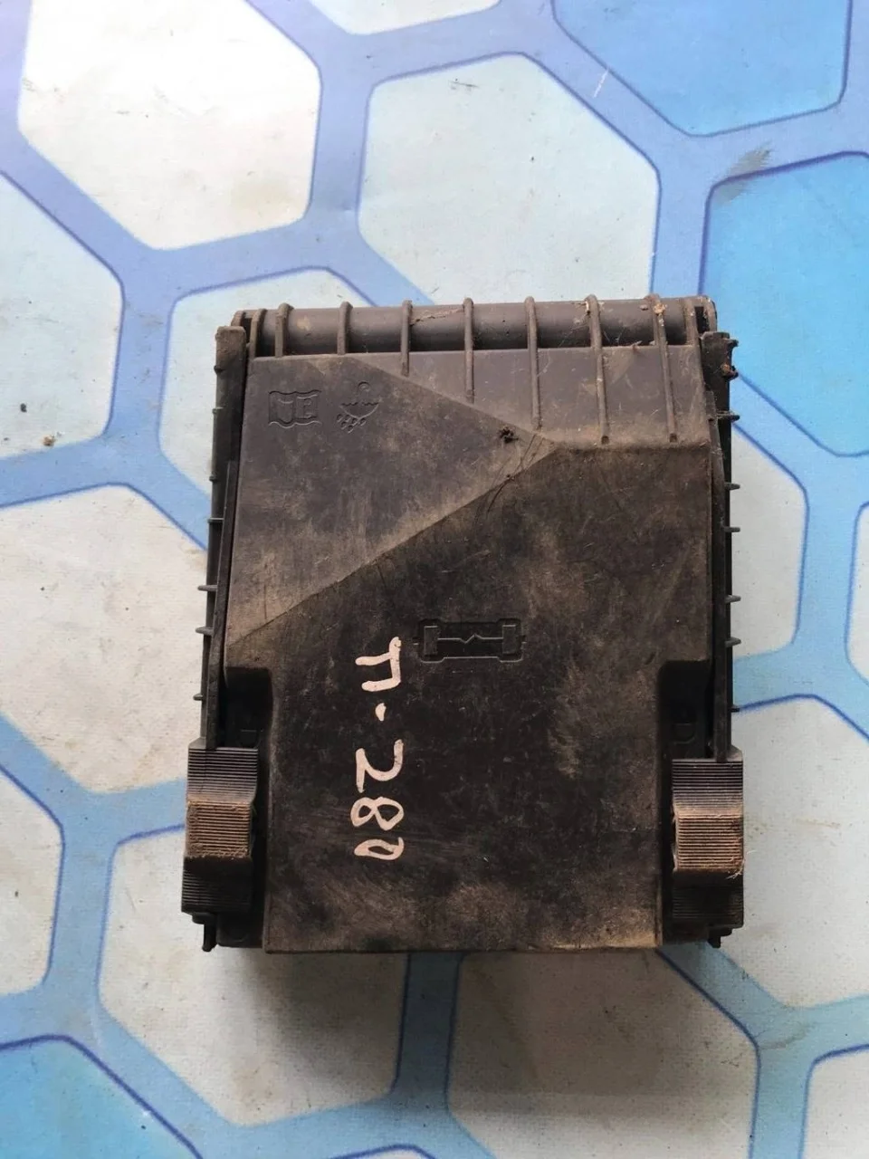 Крышка блока предохранителей VW Passat 2005-2010 B6