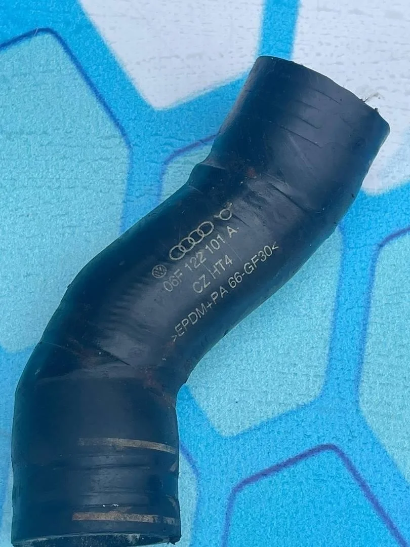 Патрубок охлаждения VW Passat 2005-2010 B6