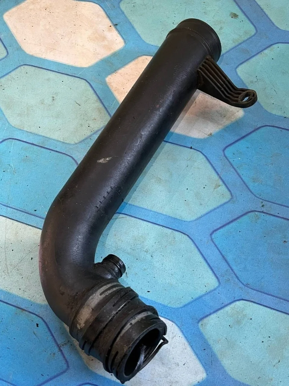 Патрубок воздушного фильтра VW Passat 2005-2010 B6