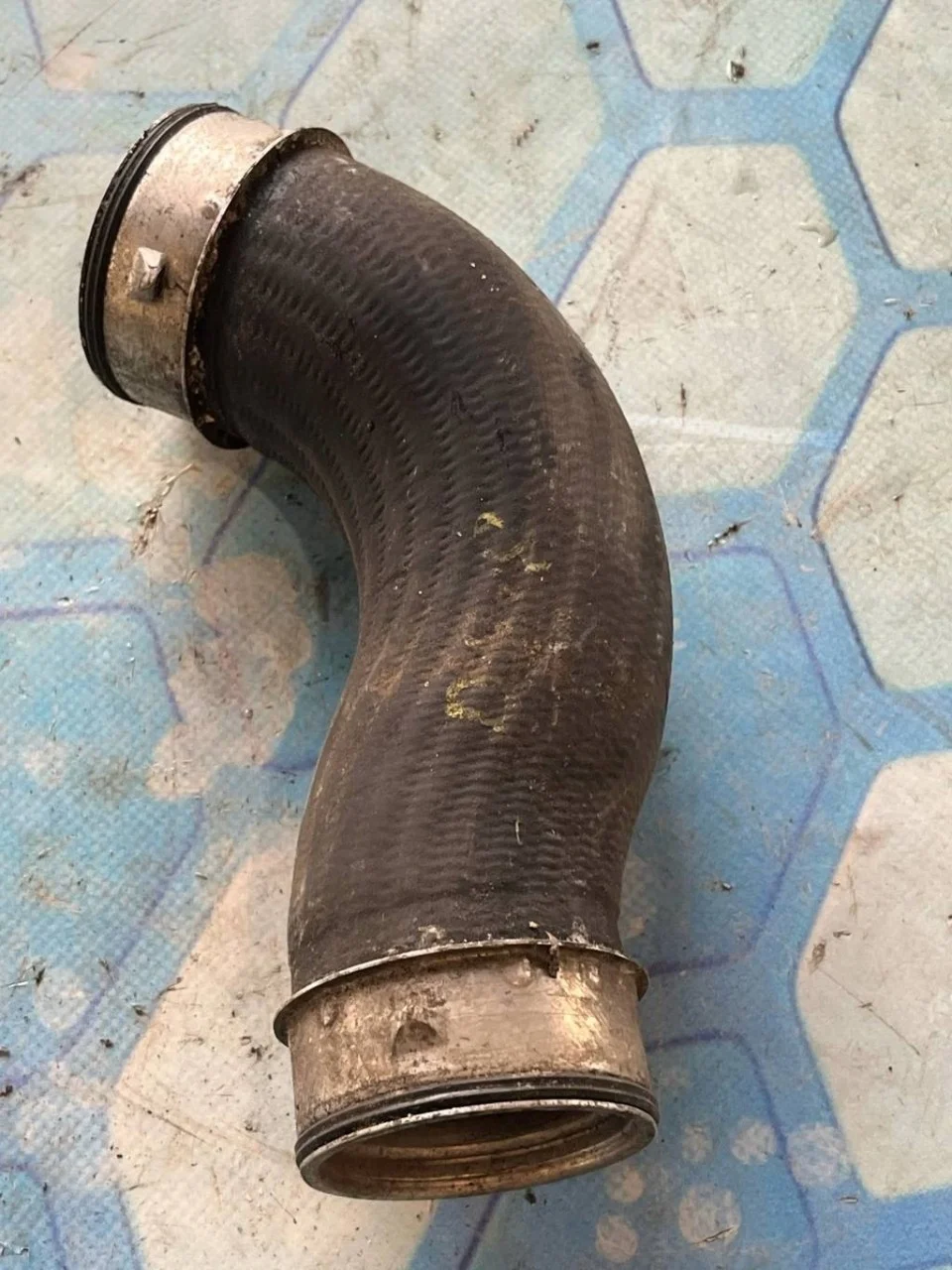 Патрубок интеркулера VW Passat 2005-2010 B6