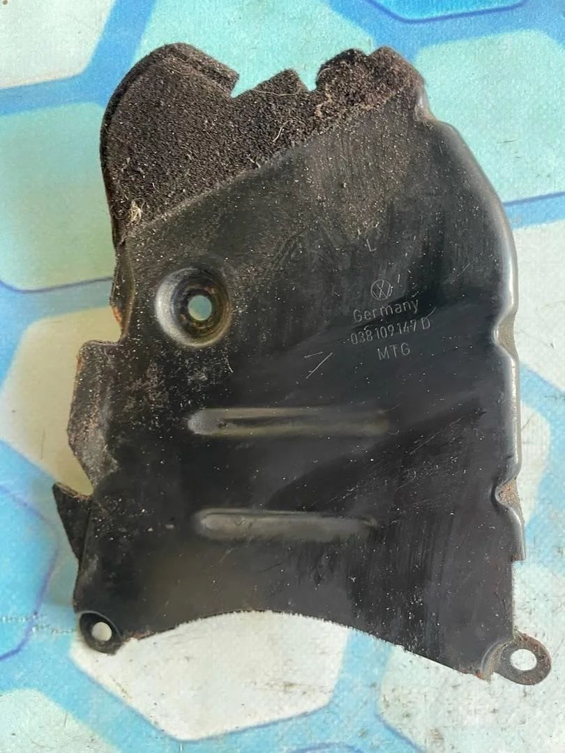 Кожух ремня грм средний VW Passat 2005-2010 B6