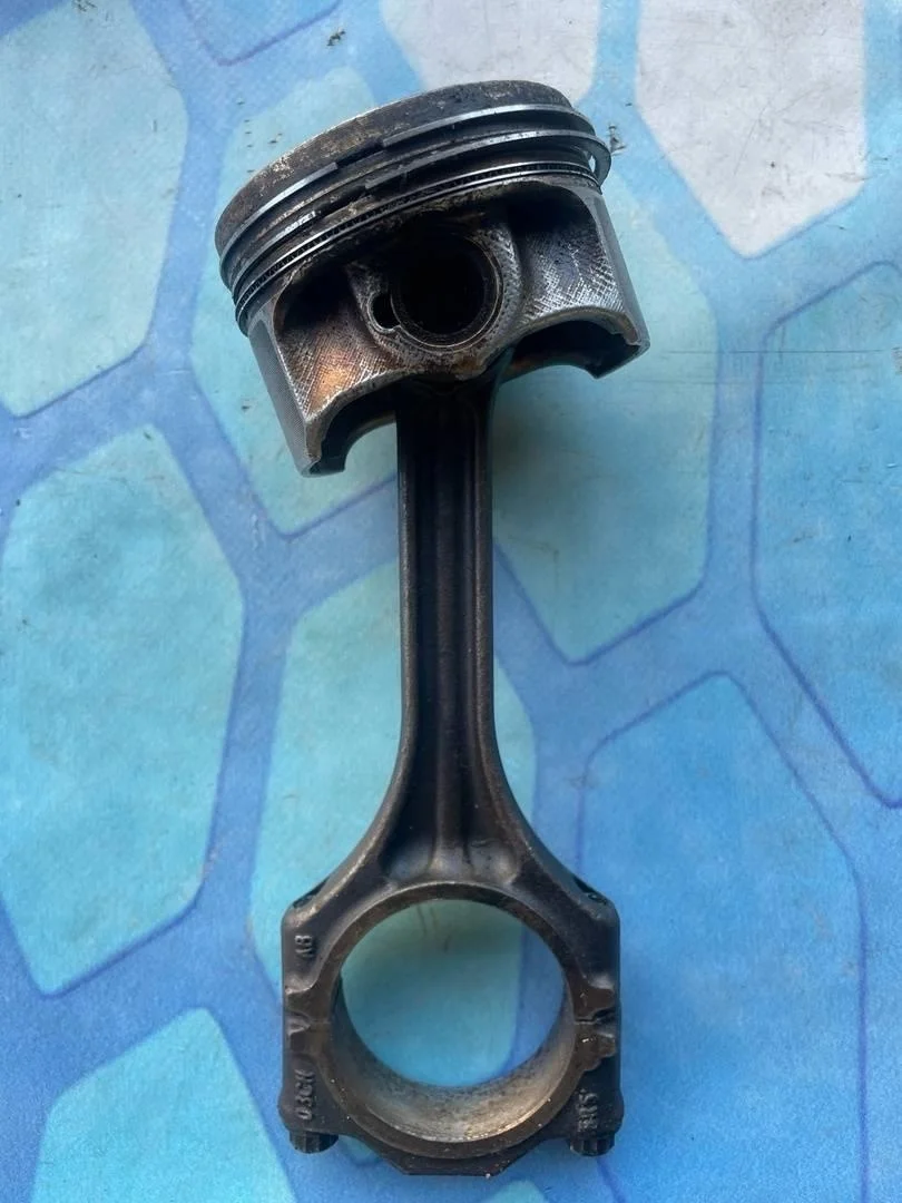 Поршень в сборе шатуном VW Passat 2005-2010 B6