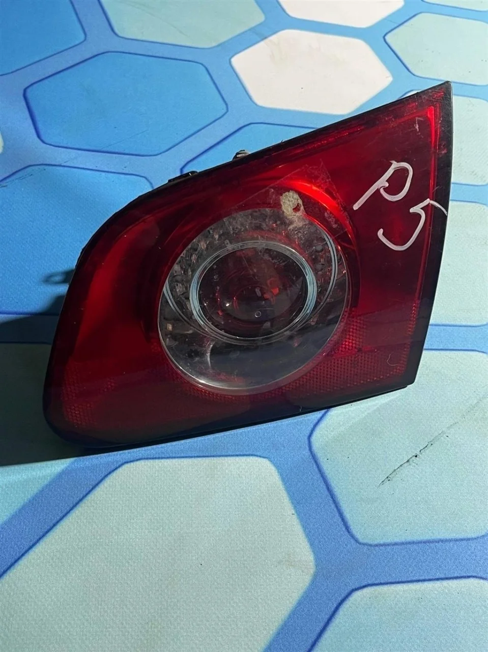 Фонарь задний внутренний правый VW Passat 2005-2010 B6
