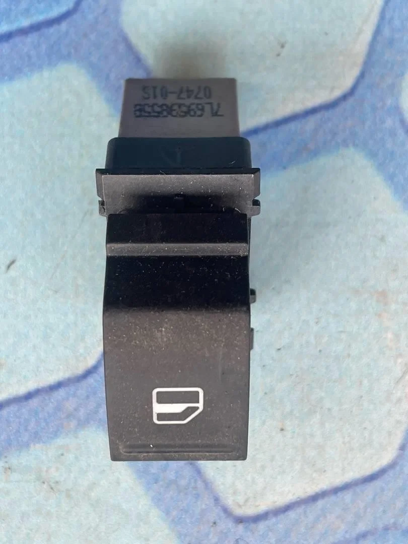 Кнопка стеклоподъемника VW Passat 2005-2010 B6