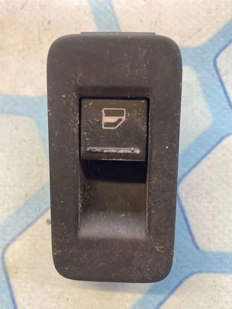 Кнопка стеклоподъемника VW Passat 2005-2010 B6