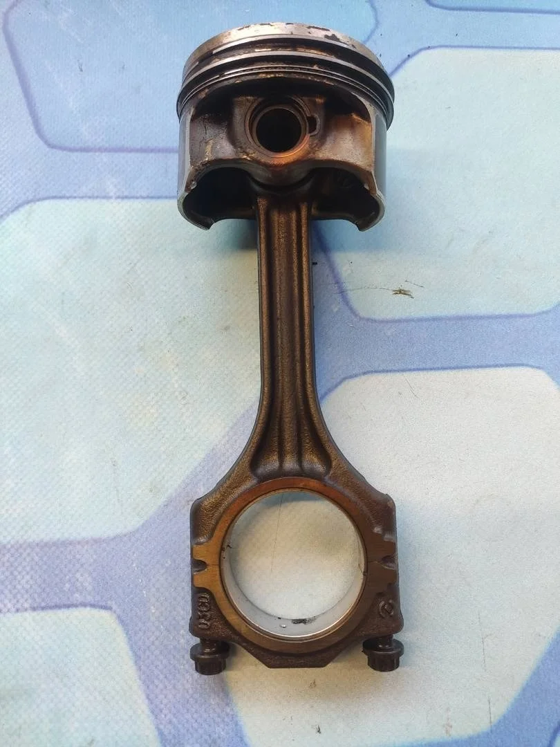 Поршень в сборе шатуном VW Passat 2005-2010 B6