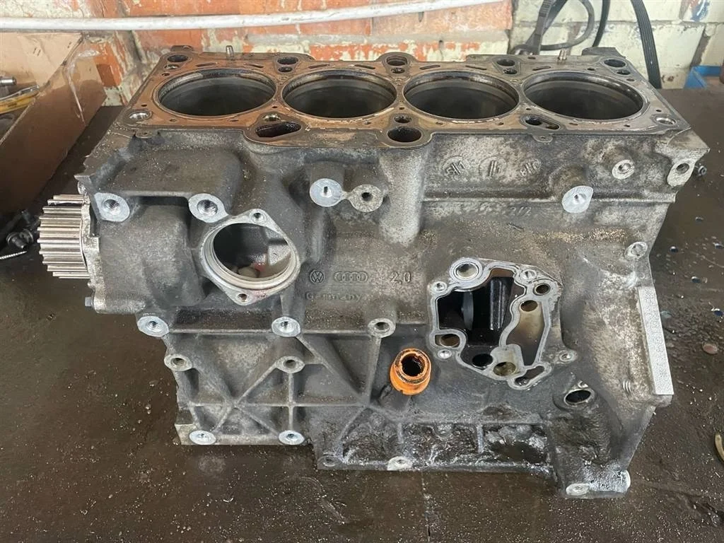 Блок цилиндров двигателя пустой VW Passat 2005-2010 B6