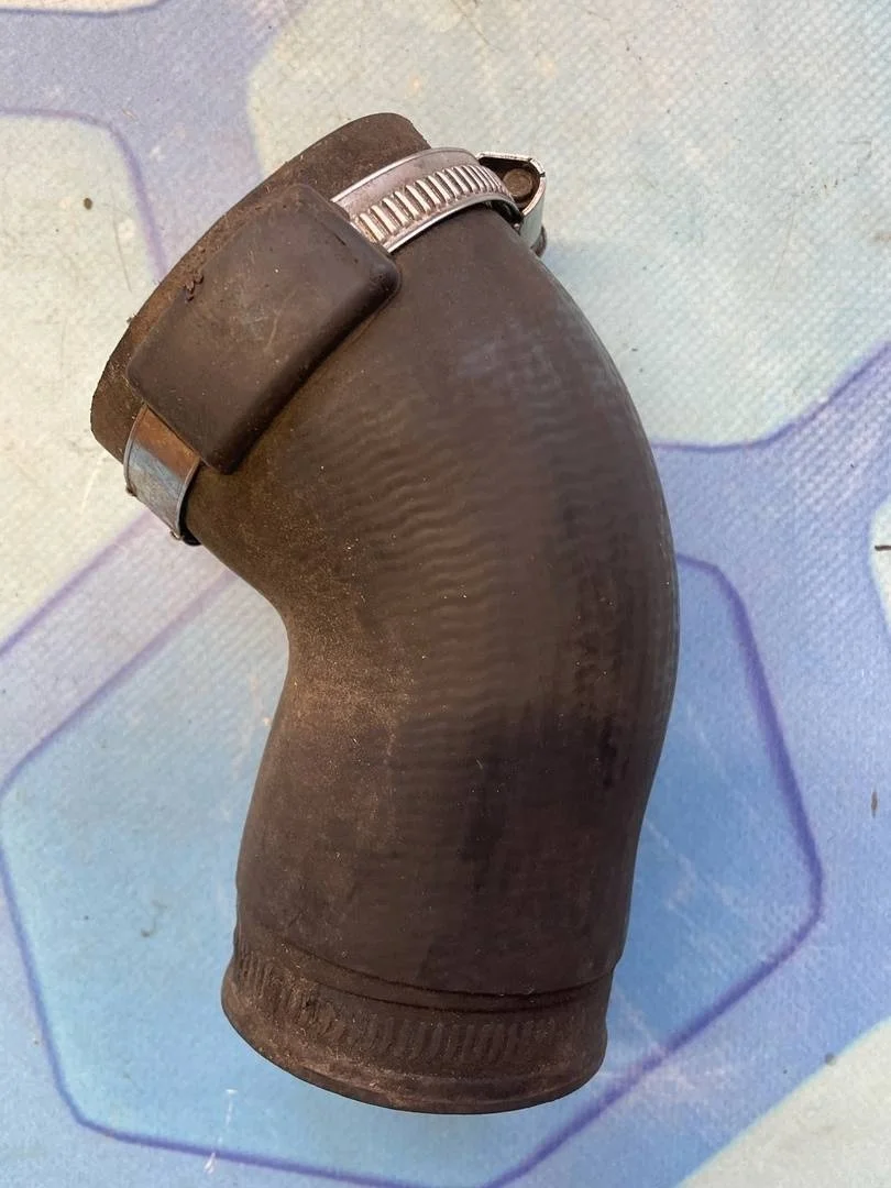 Патрубок интеркулера VW Passat 2005-2010 B6