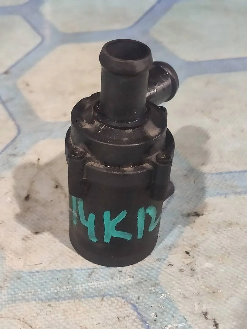 Насос водяной дополнительный VW Passat 2005-2010 B6