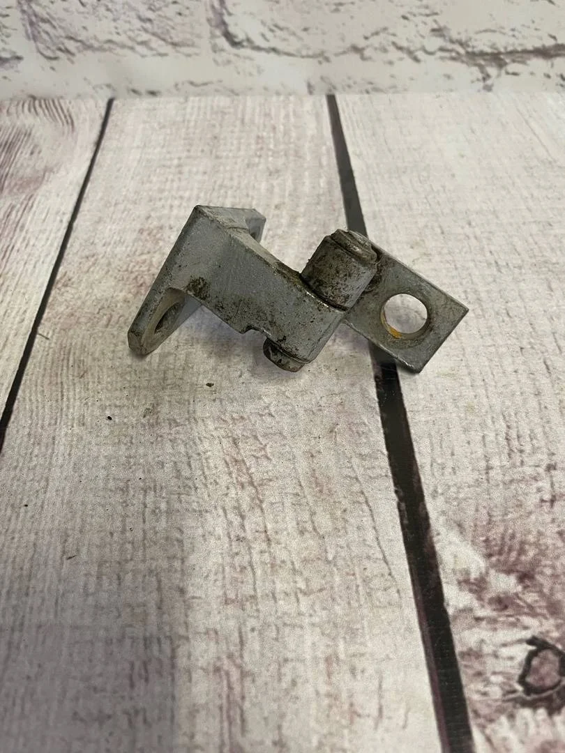 Петля двери VW Passat 2005-2010 B6