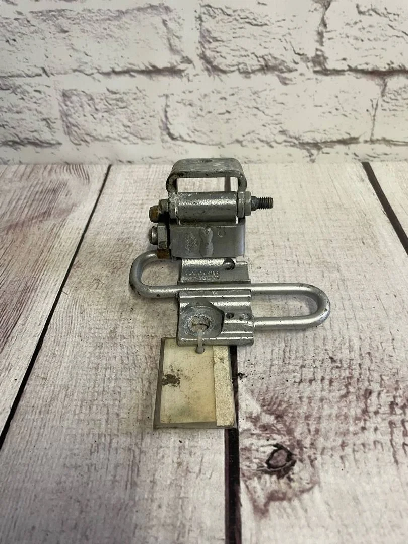 Петля двери нижняя задняя правая VW Passat 2005-2010 B6