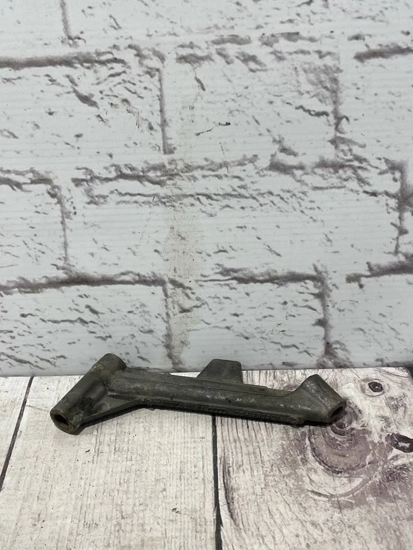 Кронштейн (сопут. товар) VW Passat 2005-2010 B6