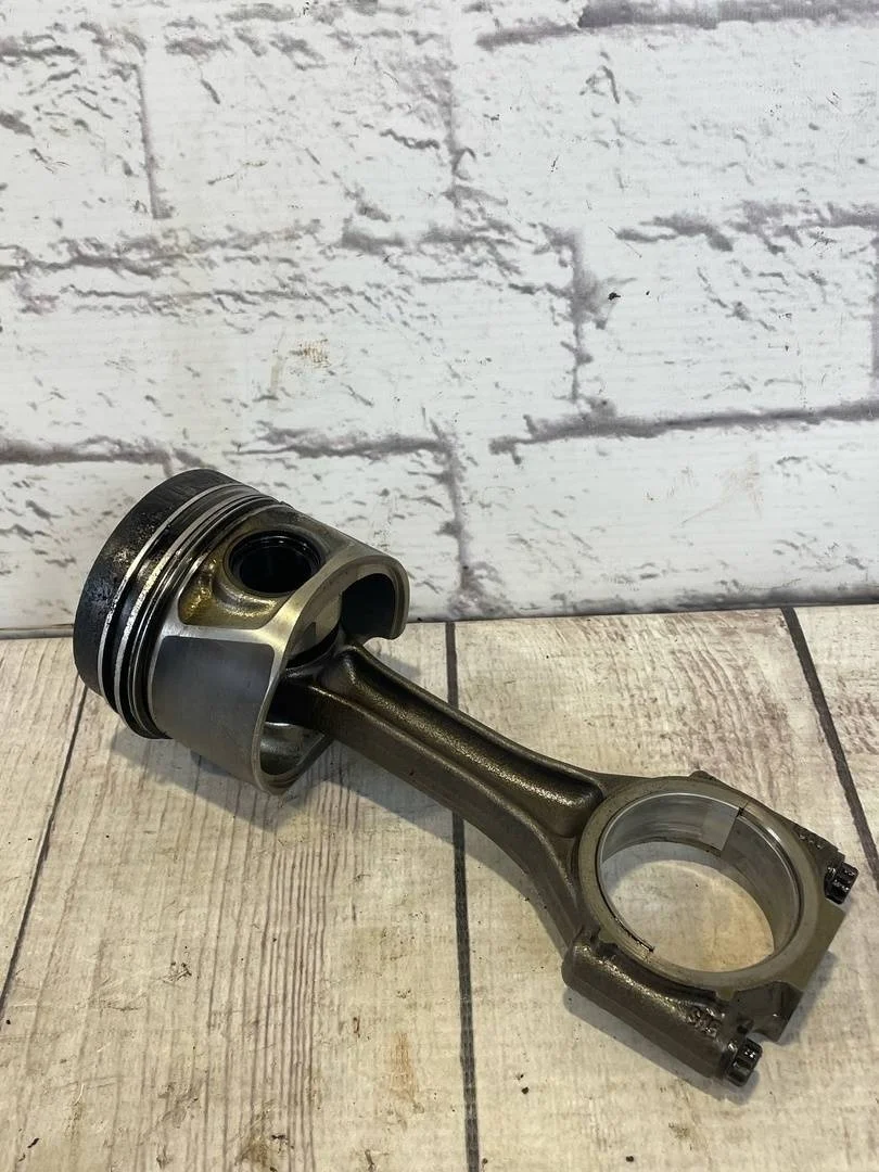 Поршень в сборе шатуном VW Passat 2005-2010 B6