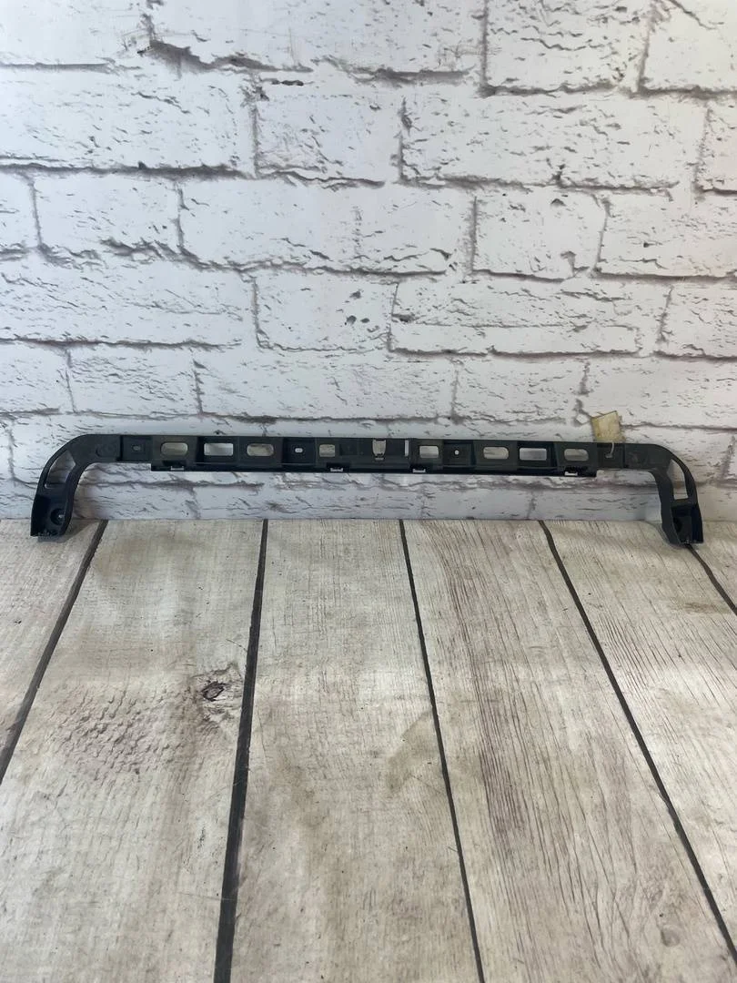 Направляющая бампера задняя левая VW Passat 2005-2010 B6