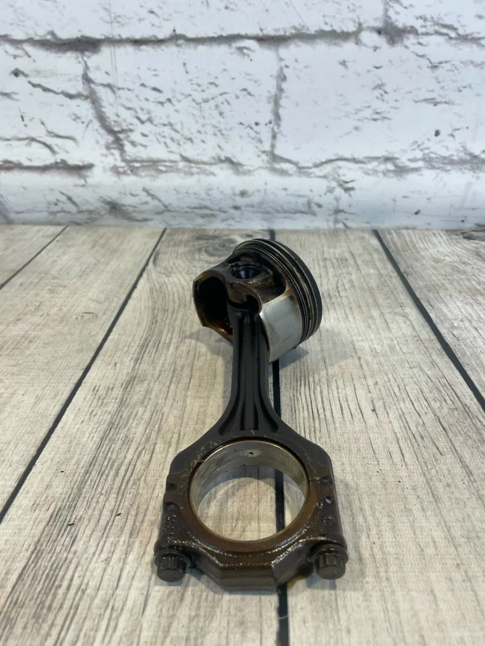 Поршень в сборе шатуном VW Passat 2005-2010 B6