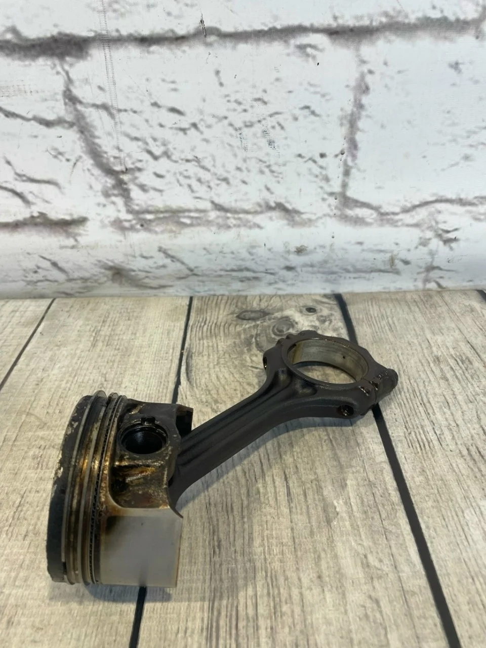 Поршень в сборе шатуном VW Passat 2005-2010 B6