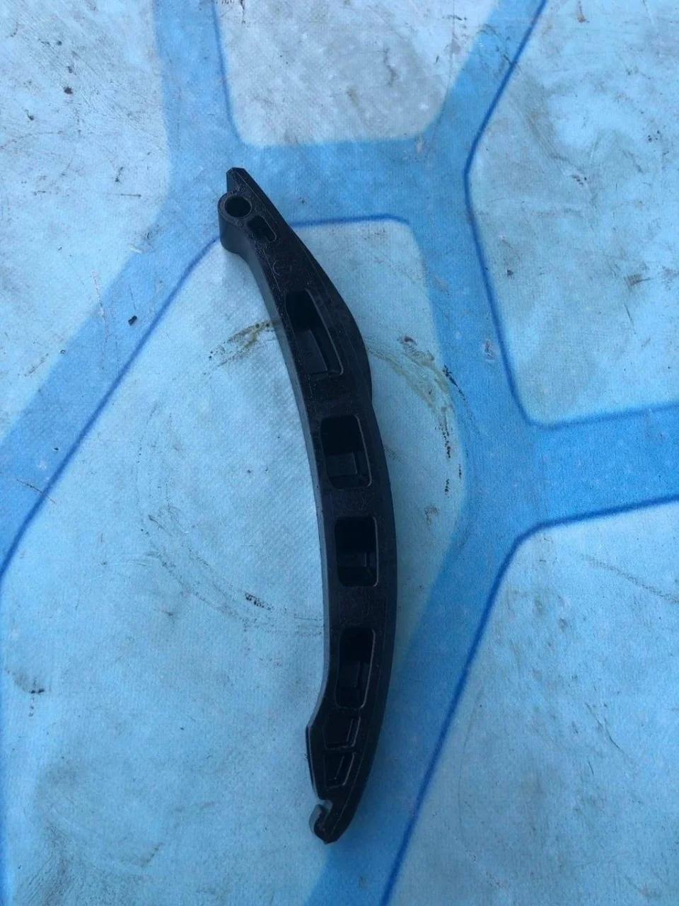 Направляющая цепи грм VW Passat 2010-2016 B7