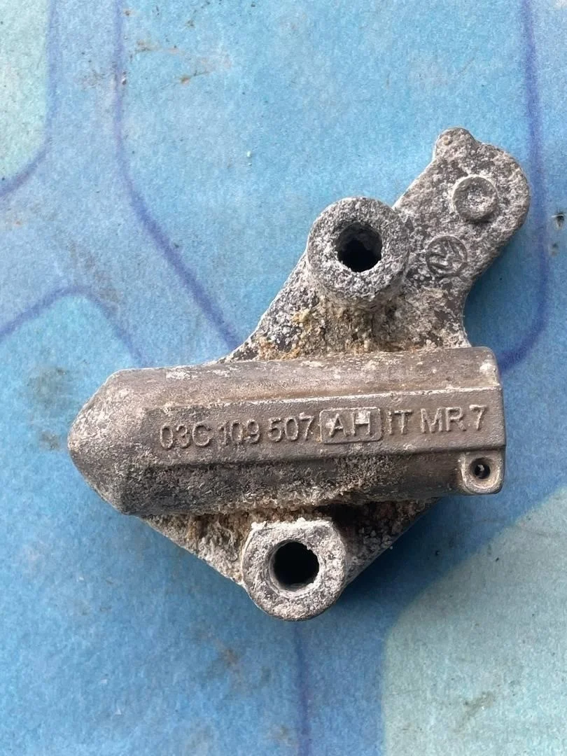 Натяжитель цепи распредвалов VW Passat 2010-2016 B7