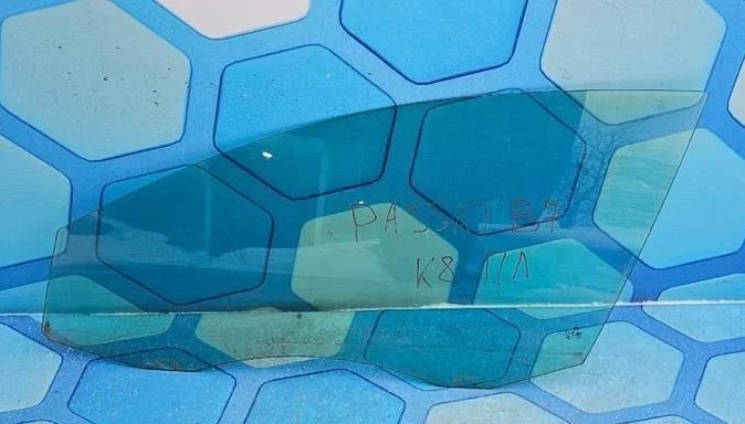 Стекло двери передней левой VW Passat 2010-2016 B7