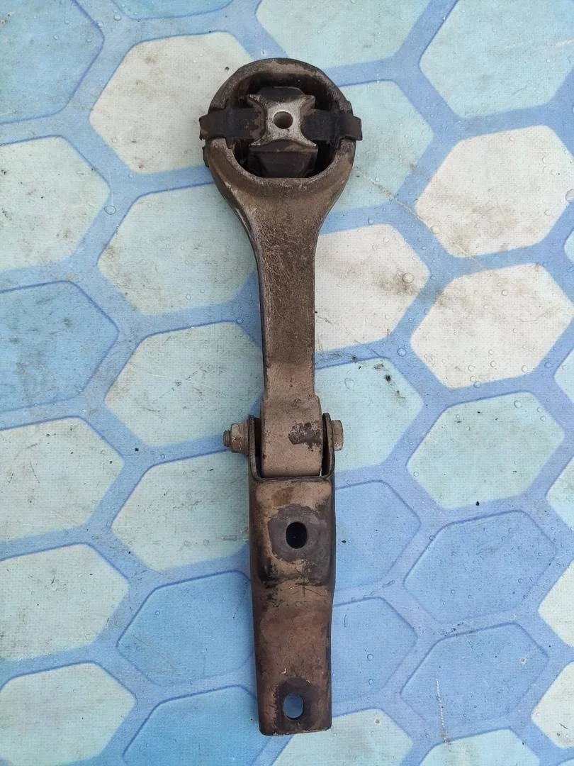 Опора двигателя задняя VW Polo 5 2009-2015