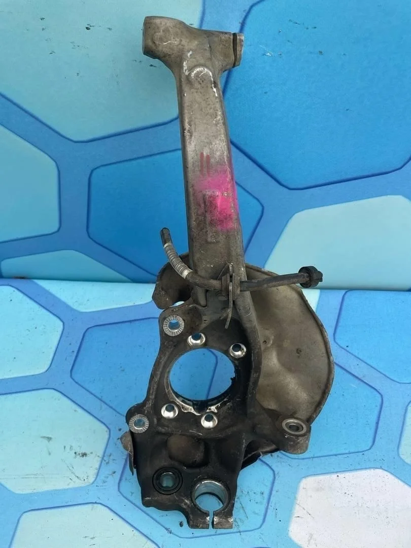 Кулак поворотный передний левый Audi Q5 2008-2012 8R