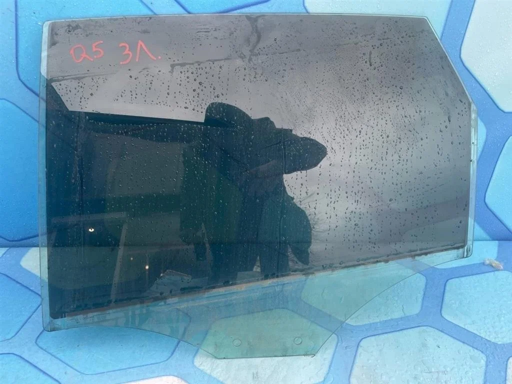Стекло двери задней левой Audi Q5 2008-2012 8R