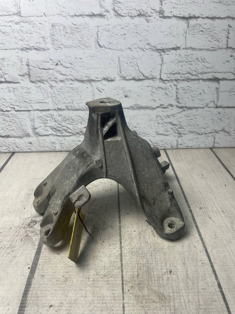 Кронштейн двигателя Audi Q5 2008-2012 8R