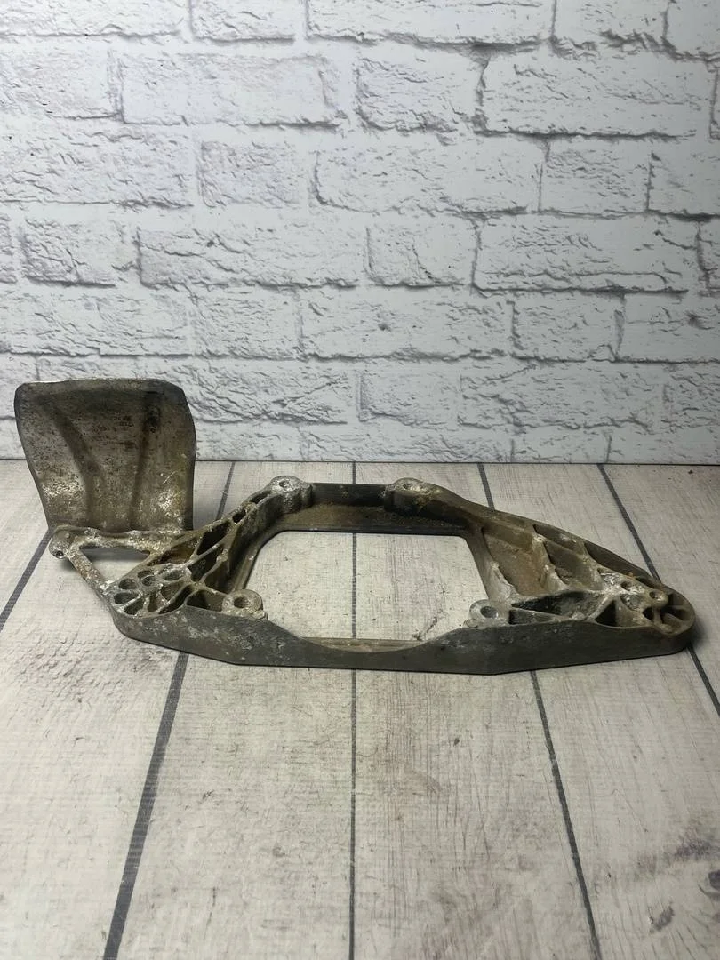 Кронштейн редуктора Audi Q5 2008-2012 8R