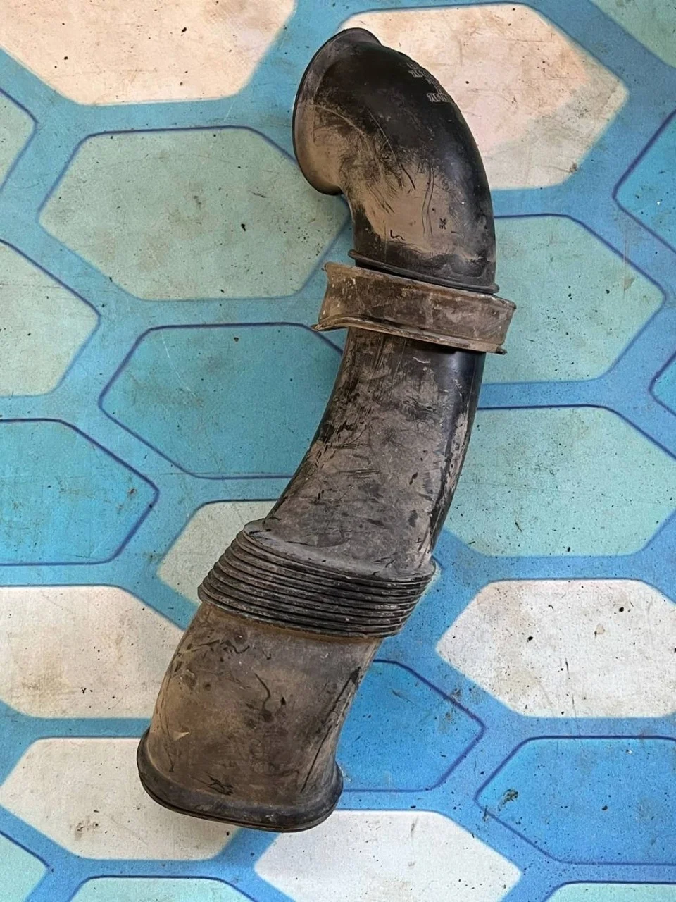 Патрубок воздушного фильтра Audi Q7 2005-2015 4L