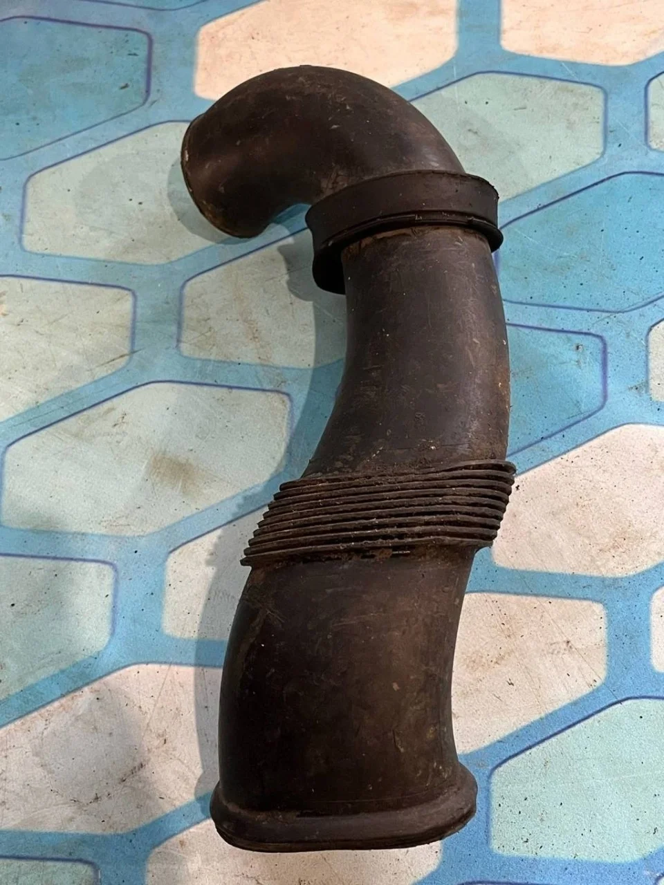 Патрубок воздушного фильтра Audi Q7 2005-2015 4L