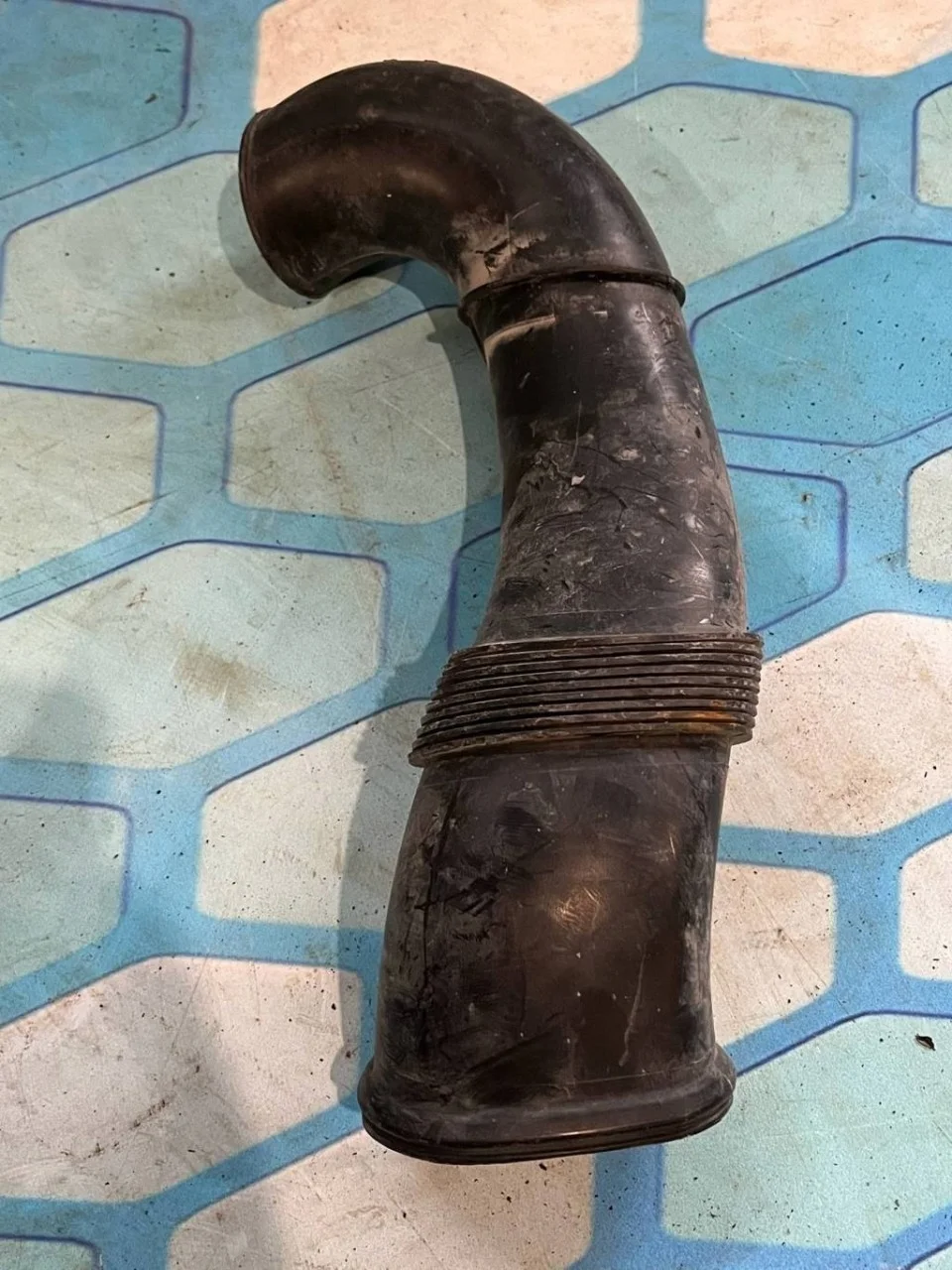 Патрубок воздушного фильтра Audi Q7 2005-2015 4L