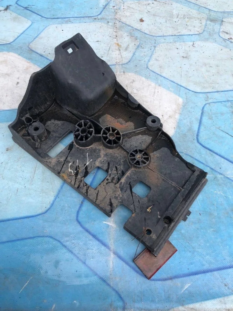 Крепление акб (корпус/подставка) Land Rover Range Sport 2005-2012