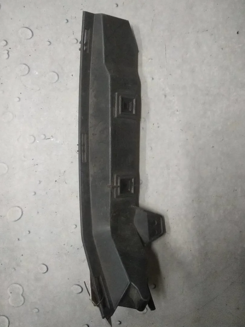 Направляющая бампера задняя правая Volvo S40 2004-2012