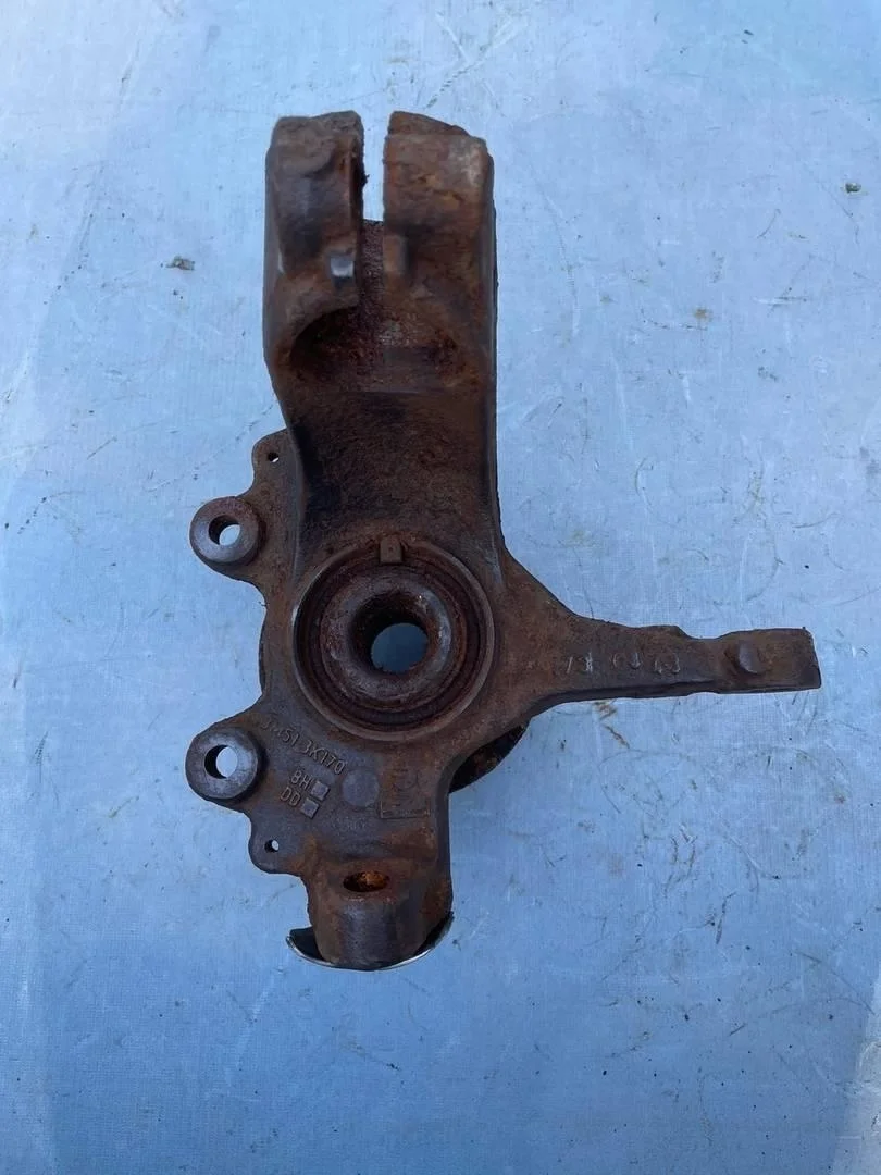 Кулак поворотный передний правый Volvo S40 2004-2012