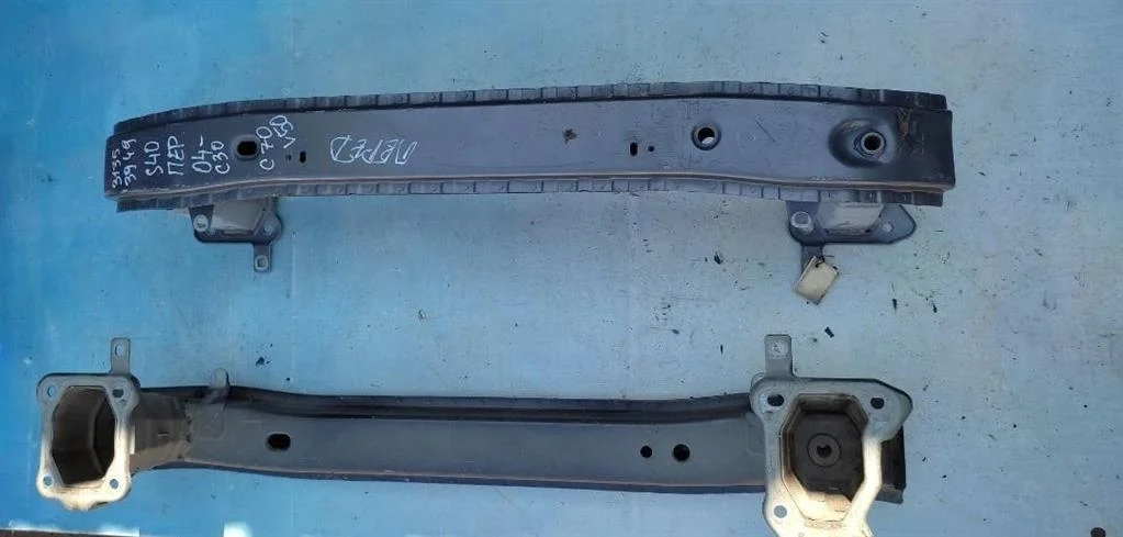 Усилитель бампера переднего Volvo S40 2004-2012