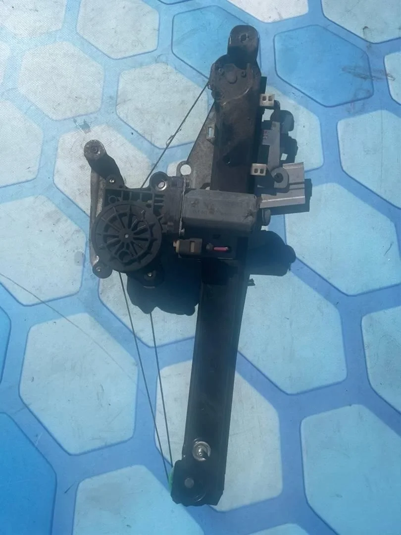 Стеклоподъемник задний правый эл. Volvo S80 1998-2006