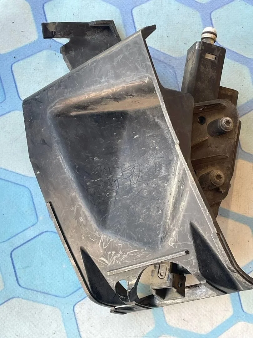 Форсунка фароомывателя правая Volvo S80 2006-2016