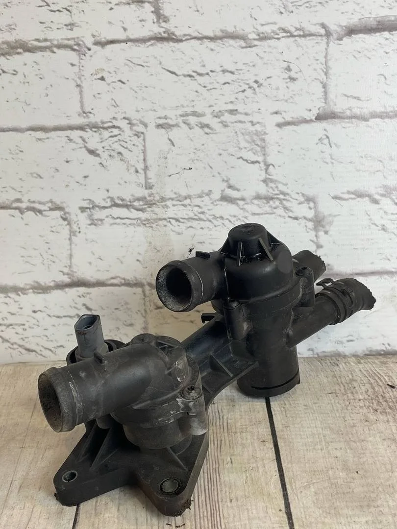 Корпус термостата Skoda Fabia 2 2007-2015