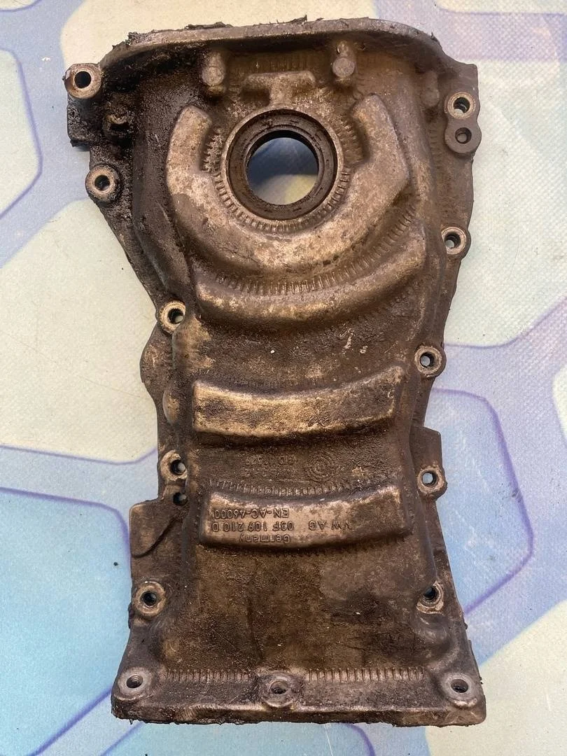 Крышка двигателя передняя Skoda Octavia 2004-2013 A5